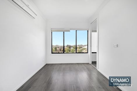Property photo of 18 Wongungarra Walk Wollert VIC 3750