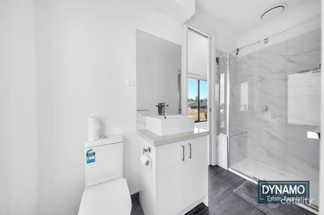 Property photo of 18 Wongungarra Walk Wollert VIC 3750