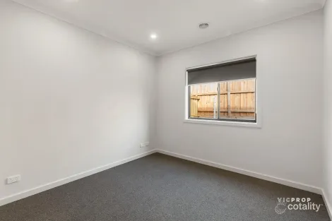 Property photo of 76 Jarlath Drive Mambourin VIC 3024