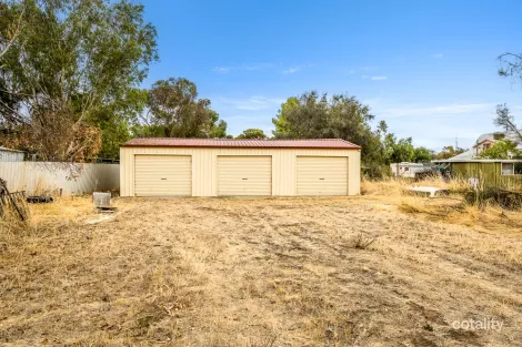 17 Milhinch St, Muluckine, WA 6401