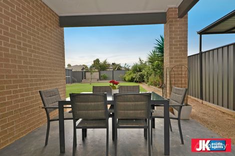 Property photo of 12 Embleton Avenue Tarneit VIC 3029