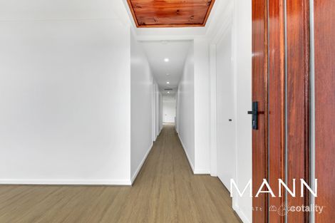Property photo of 1 Gumnut Walk Rockbank VIC 3335