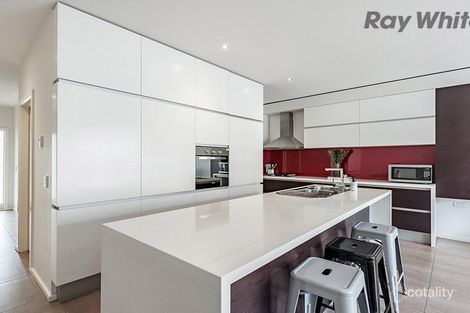 Property photo of 7 The Entrance Caroline Springs VIC 3023