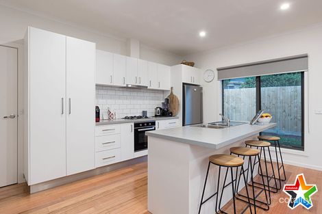 Property photo of 5 Holmes Road Mooroolbark VIC 3138