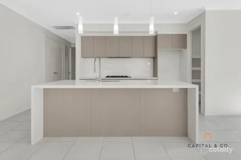 Property photo of 52 Errol Boulevard Mickleham VIC 3064