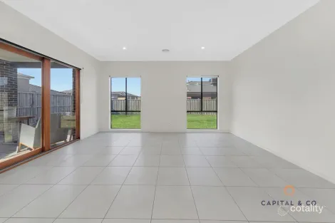 Property photo of 52 Errol Boulevard Mickleham VIC 3064