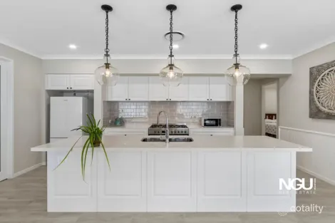 Property photo of 22 Cressbrook Circuit Deebing Heights QLD 4306