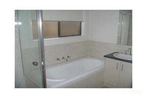 Property photo of 33 Crestway Drive Cranbourne North VIC 3977