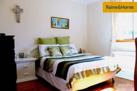 Property photo of 10 Oliveri Crescent Green Valley NSW 2168