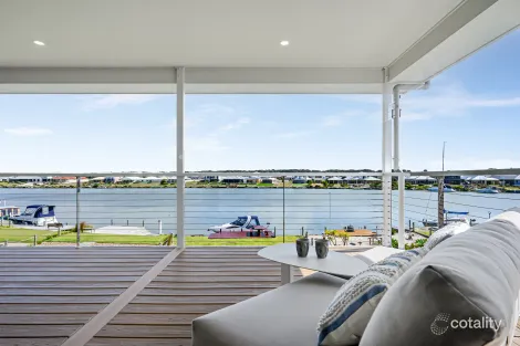 Property photo of 52 Wentworth Parade Hindmarsh Island SA 5214