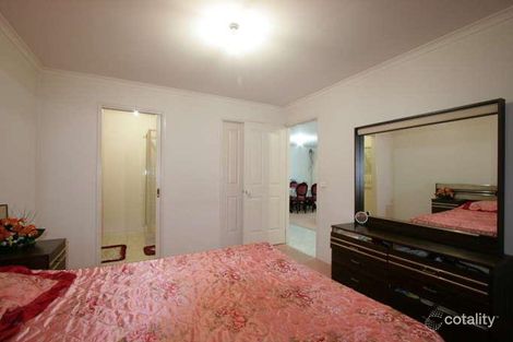 Property photo of 10 Canterbury Close Narre Warren VIC 3805