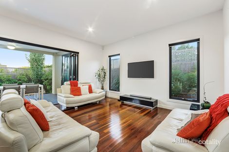 Property photo of 2/27 Belinda Crescent Doncaster East VIC 3109