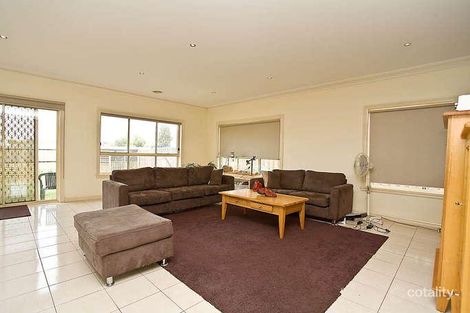 Property photo of 19 Woodside Way Roxburgh Park VIC 3064