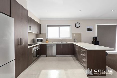 Property photo of 6 Hurlingham Place Caroline Springs VIC 3023