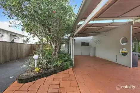 Property photo of 1/27 Brassey Street Fairfield QLD 4103