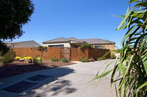 1/2 Alameda Ave, Mornington, VIC 3931