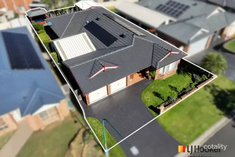 Property photo of 5 St Helens Close West Hoxton NSW 2171