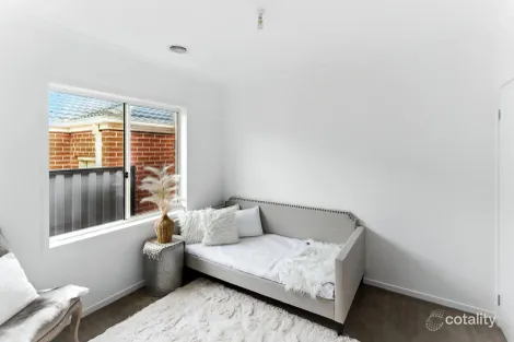 Property photo of 10 Pointer Drive Pakenham VIC 3810
