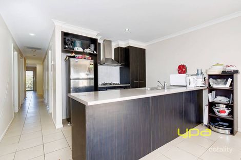 Property photo of 2/15 Lady Penrhyn Drive Wyndham Vale VIC 3024