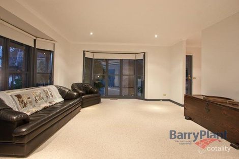 Property photo of 6 Biralee Court Berwick VIC 3806