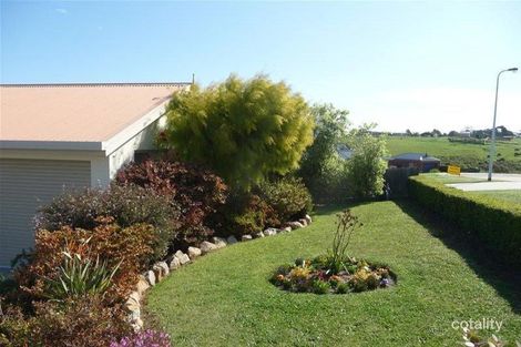 Property photo of 63 Stirling Drive Lakes Entrance VIC 3909