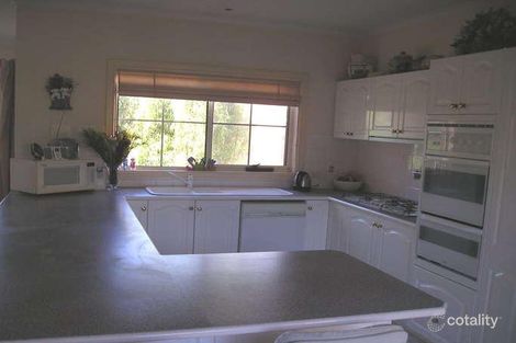 Property photo of 6 Isaac Court Endeavour Hills VIC 3802