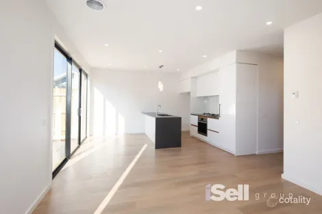 Property photo of 10 Azure Crescent Keysborough VIC 3173