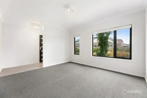 Property photo of 11 Waragreen Walk Mickleham VIC 3064