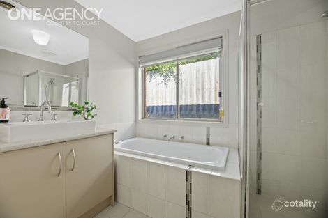 Property photo of 6 Lawrence Road Drouin VIC 3818