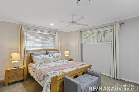 Property photo of 10 Chiltern Place Sandstone Point QLD 4511