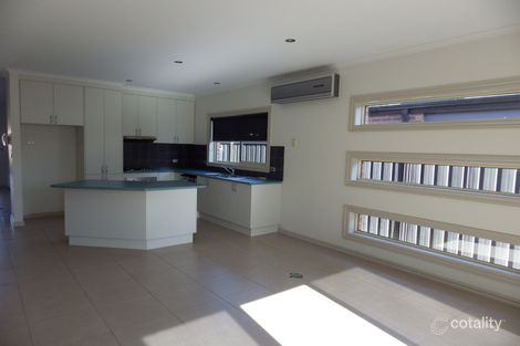 Property photo of 10 Kahan Close Caroline Springs VIC 3023