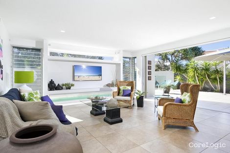 Property photo of 51 Wavecrest Drive Castaways Beach QLD 4567