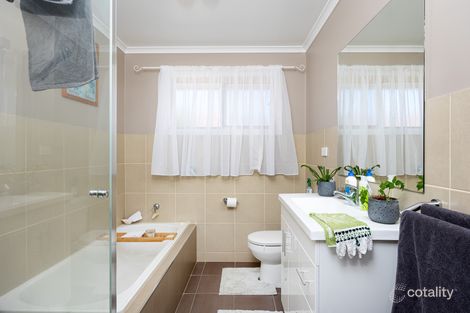 Property photo of 12 Kavanagh Circuit Temora NSW 2666