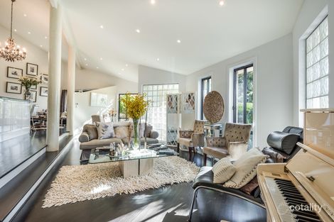 Property photo of 4 Curtis Close Green Point NSW 2251