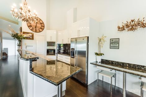 Property photo of 4 Curtis Close Green Point NSW 2251