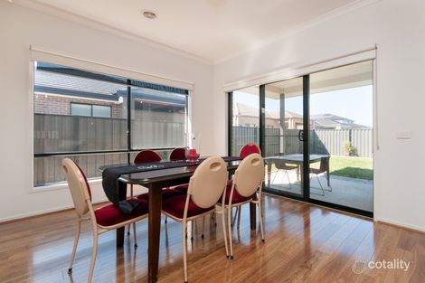 Property photo of 18 Beveridge Drive Roxburgh Park VIC 3064