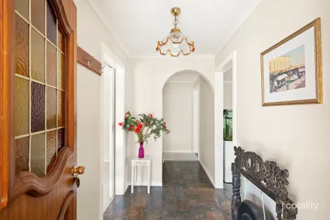 Property photo of 8 Lady Nelson Way Taylors Lakes VIC 3038