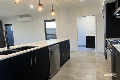 Property photo of 25 Lakeside Drive Smithfield QLD 4878