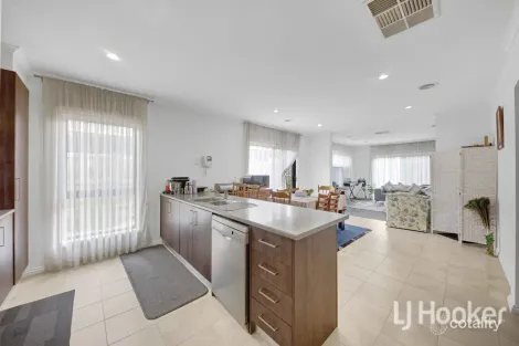 Property photo of 9 Citronelle Circuit Brookfield VIC 3338
