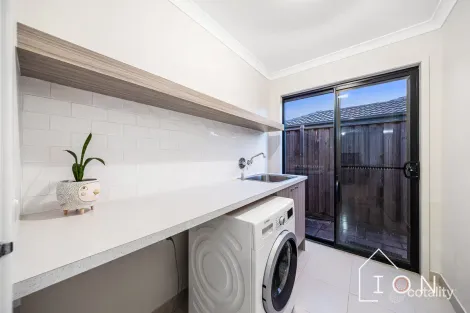 Property photo of 14 Ayredale Street Clyde VIC 3978