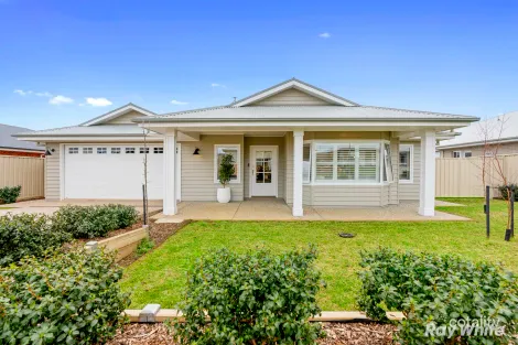 11 Lawrence Ave, Gobbagombalin, NSW 2650