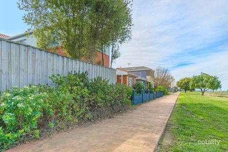 Property photo of 13 Viewbank Circuit Roxburgh Park VIC 3064