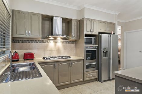 Property photo of 27 Winneke Way Pakenham VIC 3810