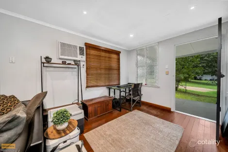 Property photo of 8 Maud Street Flying Fish Point QLD 4860