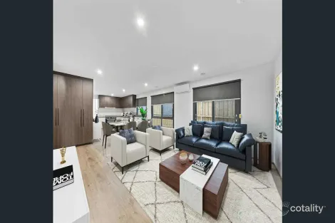 32 Freiberger Gr, Clyde North, VIC 3978