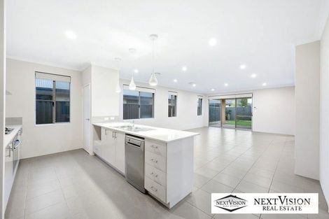 Property photo of 10 Wintergreen Crescent Treeby WA 6164