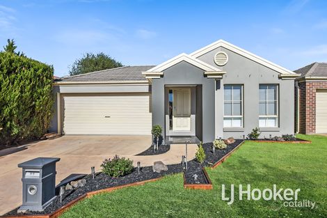 Property photo of 39 Scarlet Crescent Pakenham VIC 3810