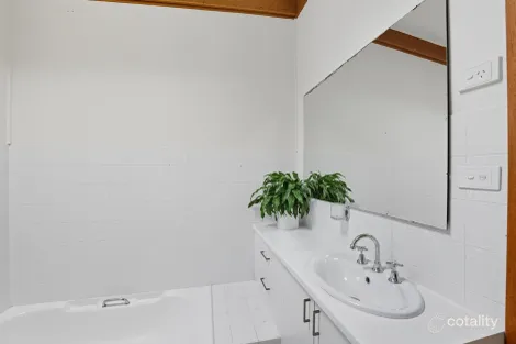 Property photo of 27 Druitt Road Lake Wyangan NSW 2680