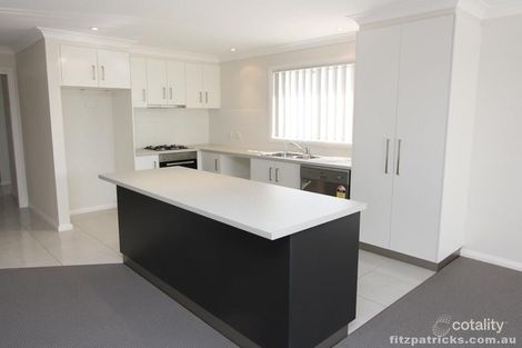 Property photo of 2/28 Osterley Street Bourkelands NSW 2650