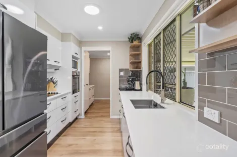 Property photo of 13 Cherrytree Place Waterford West QLD 4133